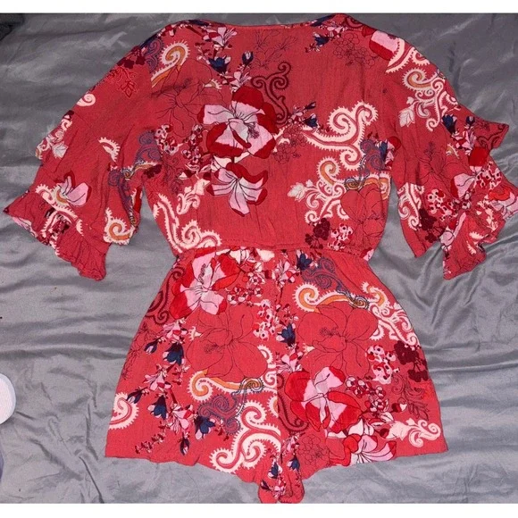Angie Red‎ Floral Print Ruffle Sleeves Tie Waist Wrap Romper, Small, Buckle BKE - Picture 5 of 7